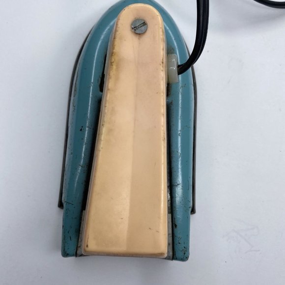 Vintage Nassau Toy Iron Home Cleaning Kids Play House Laundry Teaching - Picture 2 of 7